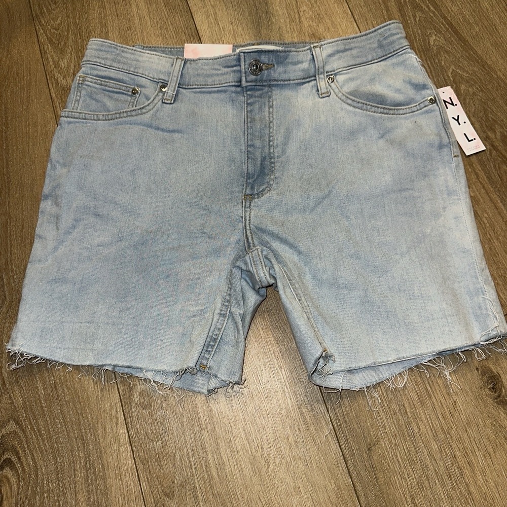 N.Y.L. New York Laundry Junior's Cut Off Jeans‎ Shorts Light Denim Wash Size 5